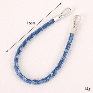 Sangle en denim tressé bleu avec paillettes argentées et fermoirs métalliques, 16cm