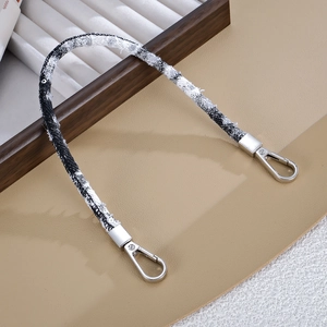 Bandoulière classique en tweed noir et blanc avec fermoirs mousquetons en métal argenté