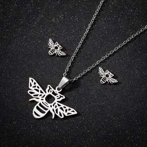 Parure de bijoux en acier inoxydable avec pendentif abeille ajouré et boucles d'oreilles