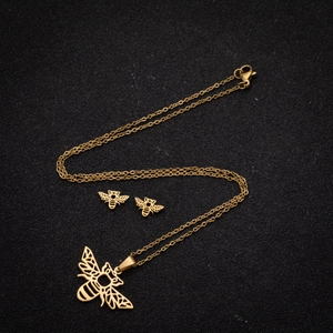 Parure de bijoux abeille en acier doré avec collier pendentif ajouré et boucles d'oreilles