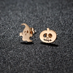 Asymmetrische gouden Halloween oorknopjes met pompoen en spook van roestvrij staal