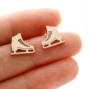 Détails des boucles d'oreilles patins à glace or rose avec découpe laser précise