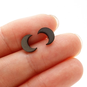 Boucles d'oreilles minimalistes en acier inoxydable en forme de lune noire mate