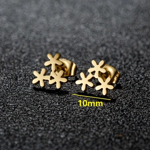 Golden stainless steel triple daisy flower stud earrings with a 10mm width measurement