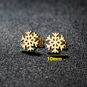 Pendientes de copo de nieve dorados de 10mm en acero inoxidable con diseño minimalista