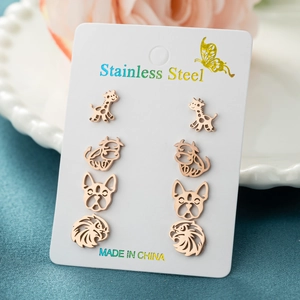 Set mit 4 Paar Edelstahl-Ohrsteckern mit Giraffen- und Kuhmotiven für Damen
