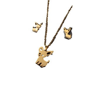 Ensemble bijoux collier et boucles d'oreilles chihuahua doré minimaliste pour femme