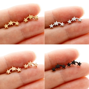 Boucles d'Oreilles Clous Triple Étoile en Acier Inoxydable Minimaliste pour Femme Étoile Filante Géométrique à Cinq Branches