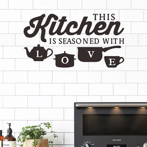 Adesivo da parete minimalista nero per cucina con scritte LOVE su piastrelle bianche