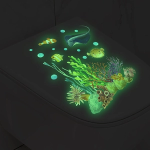 Stickers océan phosphorescents avec poissons-clowns et raies sur couvercle de WC