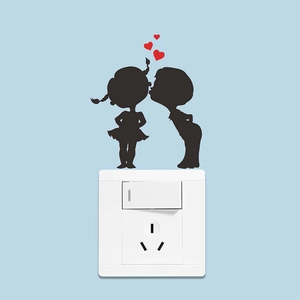 Adesivo da parete silhouette coppia bacio per interruttore con piccoli cuori rossi