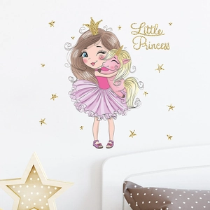 Stickers Muraux Petite Princesse Serrant Une Licorne Rose Avec Étoiles Pailletées Dorées Pour Décoration De Chambre D'enfant