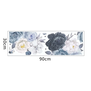 Dettaglio degli adesivi murali con pivoine blu e bianche, dimensioni di 90x30 cm