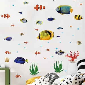 Bunte Cartoon-Fisch-Wandaufkleber für Kinderzimmer mit Unterwasserwelt und Korallen-Motiven