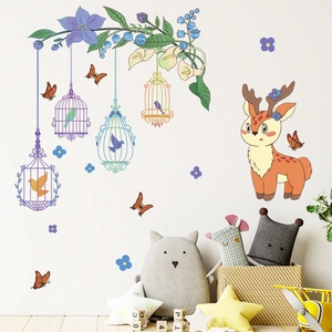 Detail-Wandaufkleber mit süßem Reh, Vogelkäfigen und Schmetterlingen für Kinderzimmer