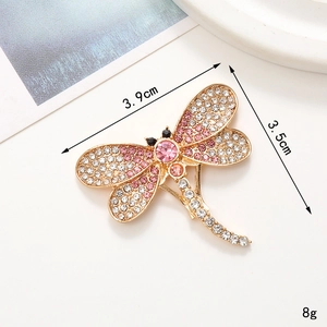 Vista dettagliata della spilla a libellula 3,9x3,5 cm con strass rosa e bianchi