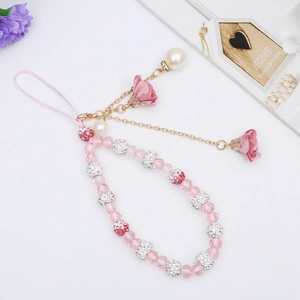 Bijou de téléphone en perles de cristal rose avec fleurs en tissu et perles blanches