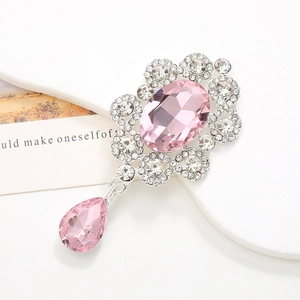 Vintage hanger met roze edelstenen en zilveren reliëf voor DIY-sieraden maken
