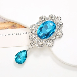 Elegante zeeblauwe kristallen broche met ovale edelsteen en druppelhanger