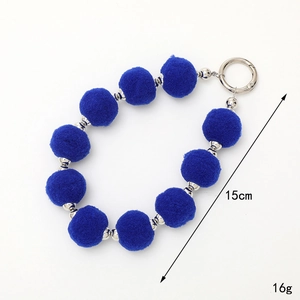 Dragonne de téléphone en peluche bleue avec perles argentées et anneau métal 15cm