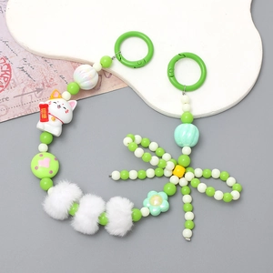 Porte-clés chat porte-bonheur vert avec pompons en peluche et perles acryliques