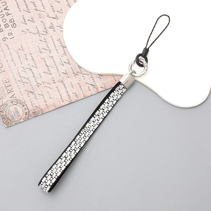 Eleganter schwarzer Handgelenksgurt mit vier Reihen Silber-Strass und Metall-Ring