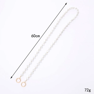 Bandoulière de 60cm en perles baroques blanches avec anneaux dorés pour téléphones