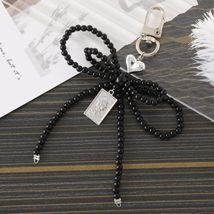 Schwarze Perlen-Schleife Schlüsselanhänger mit Herzanhänger und Metallplakette