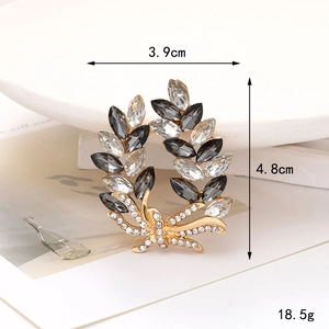 Detail view of wheat wreath brooch showing 3.9cm x 4.8cm size and 18.5g weight info