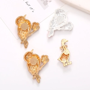 Accesorios de aleación en forma de pájaro dorado y plateado con texturas de malla al dorso