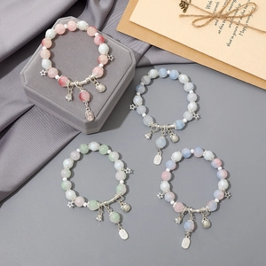 Bracelets en perles de cristal chic avec pendentifs porte-bonheur en quatre couleurs