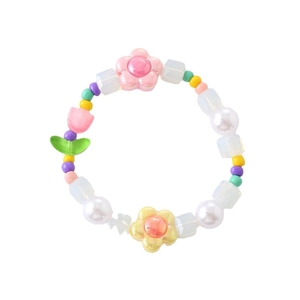 Bracelet tendance en perles acryliques avec breloques florales colorées et style sucré