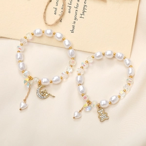 Ensemble de bracelets en perles et cristal avec breloques d'ours et fée étincelants