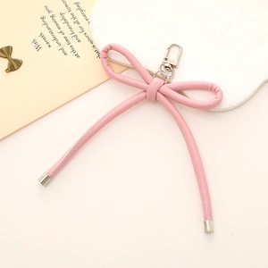 Portachiavi con fiocco in pelle PU rosa e moschettone argento per borse e telefoni