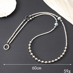 Lanière de téléphone perlée 60cm avec pendentif cœur en cristal et fermoir argenté