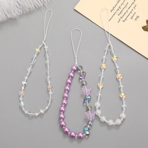 Trois styles de chaînes de téléphone en perles de cristal avec motifs papillon
