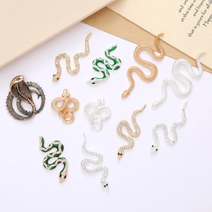 Assorti zinklegering slang bedeltjes in goud en zilver voor DIY sieraden en telefoonhoesjes