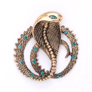 Vintage cobra slang broche met antieke goudlaag en sprankelende blauwe steentjes
