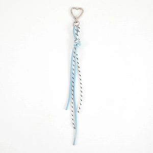 Cordon de téléphone tressé bleu clair avec fermoir coeur argenté pour sacs et clés