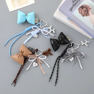Pendentif nœud créatif avec perles et cœur pour sacs et téléphones en trois couleurs