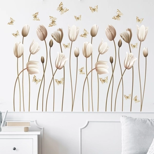 Autocollant mural élégant avec tulipes crème et papillons dorés pour décorer la maison