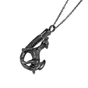 Schwarze Edelstahl-Halskette mit Wolf-Anhänger im Angelhaken-Design und mattem Finish