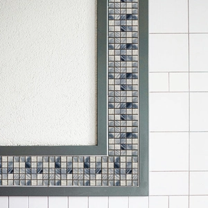 Bordure de mosaïque adhésive moderne en bleu et blanc pour la décoration murale