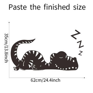 Détail du sticker mural dinosaure endormi avec symboles Zzz et dimensions précises