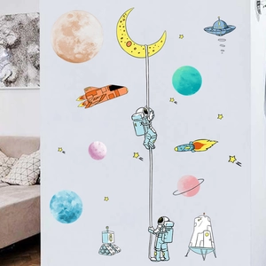 Wandsticker mit Astronauten und Planeten für die Dekoration im Kinderzimmer