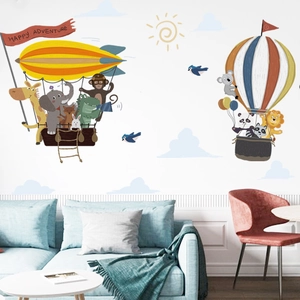 Adesivo murale animali in mongolfiera e dirigibile per decorazione camera dei bambini