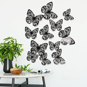 Detail von schwarzen 3D-Schmetterling-Wandtattoos im hohlen Design für moderne Deko