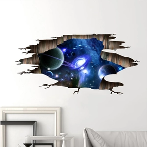 Détail d'un sticker mural 3D espace et galaxie décorant un mur blanc avec réalisme