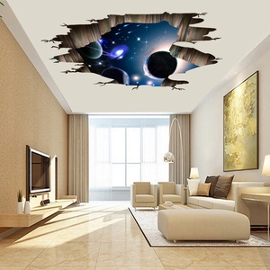 Détail d'un sticker de plafond 3D galaxie avec planètes et étoiles pour décoration intérieure