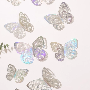Makro-Detail von holografischen silbernen lasergeschnittenen Schmetterlings-Wandtattoos